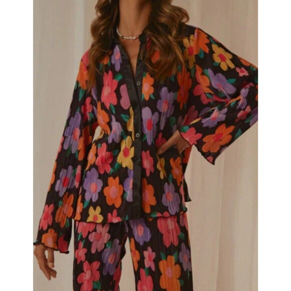 Women’s Linen Set - Button Down & Pants - Black & Colorful Floral - M - Picture 2 of 3